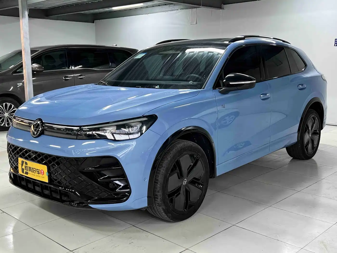 Photo 1 - Volkswagen Tiguan L