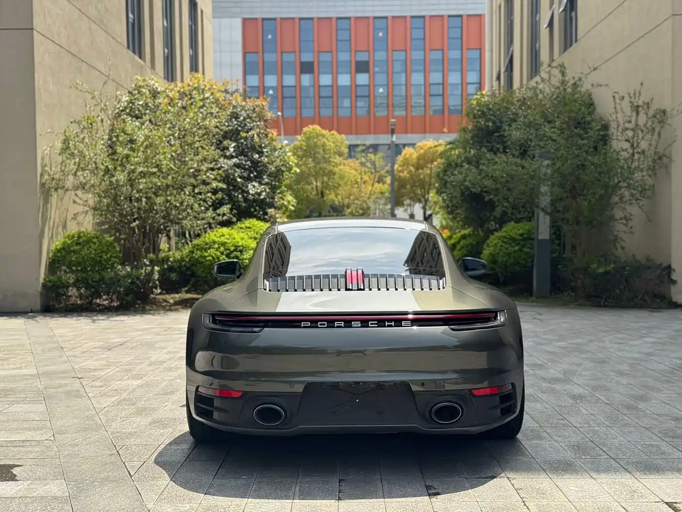 PORSCHE 911