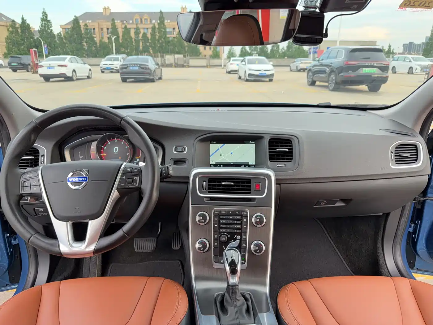 Фото 9 - Volvo V60
