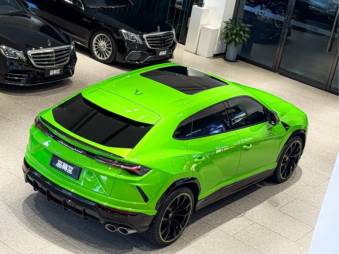 LAMBORGHINI URUS