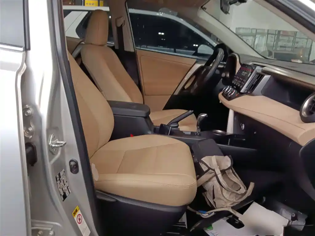 Toyota RAV4 Rongfang 2013 2.0L CVT 2WD Urban фото 20