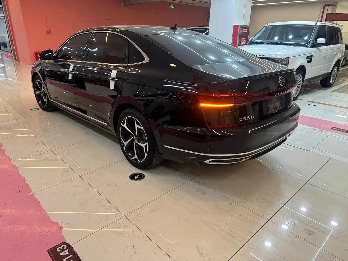 Volkswagen Passat 2024 380TSI Starlight Luxury Edition фото 13
