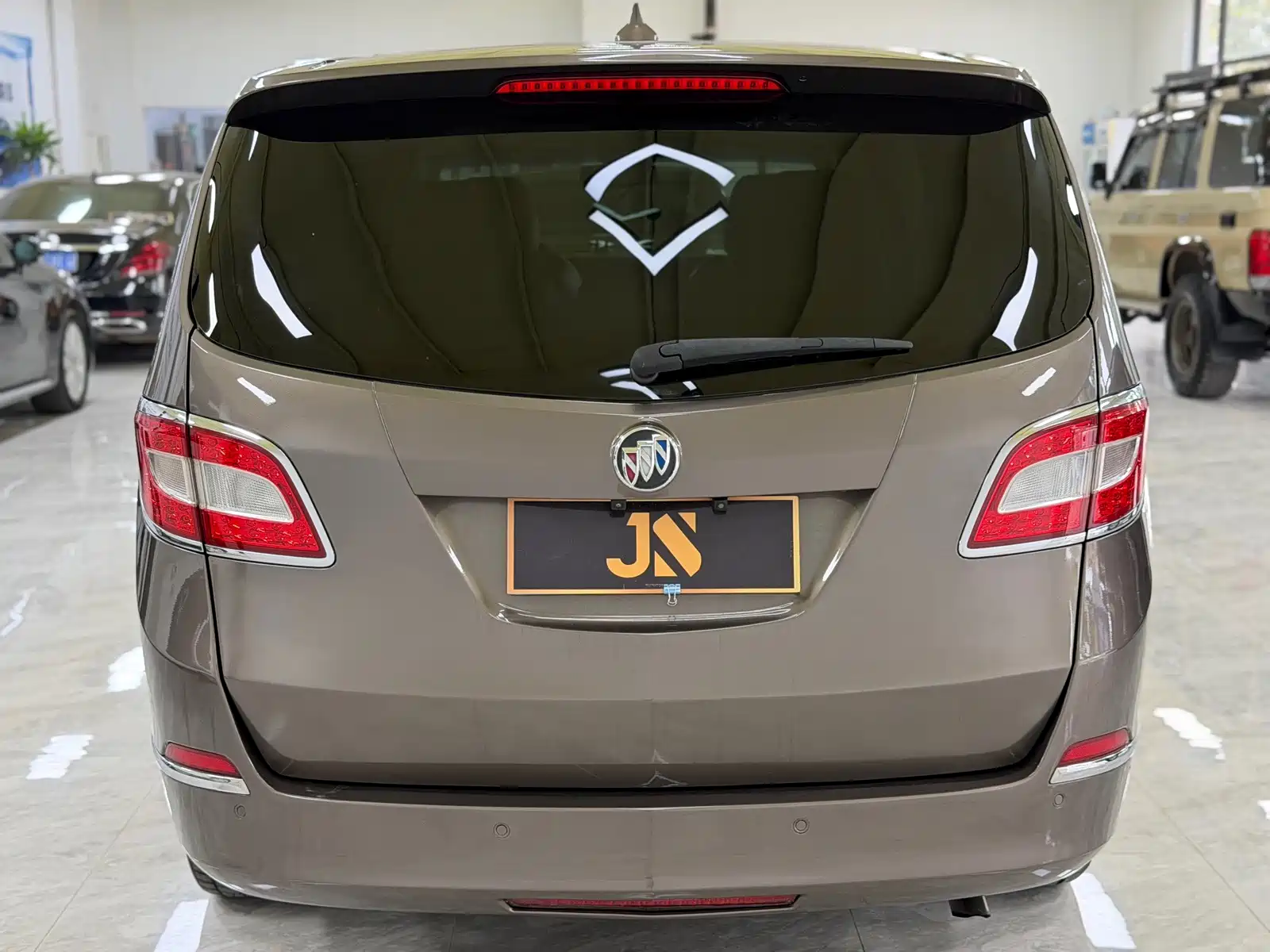 Фото 9 - Buick GL8