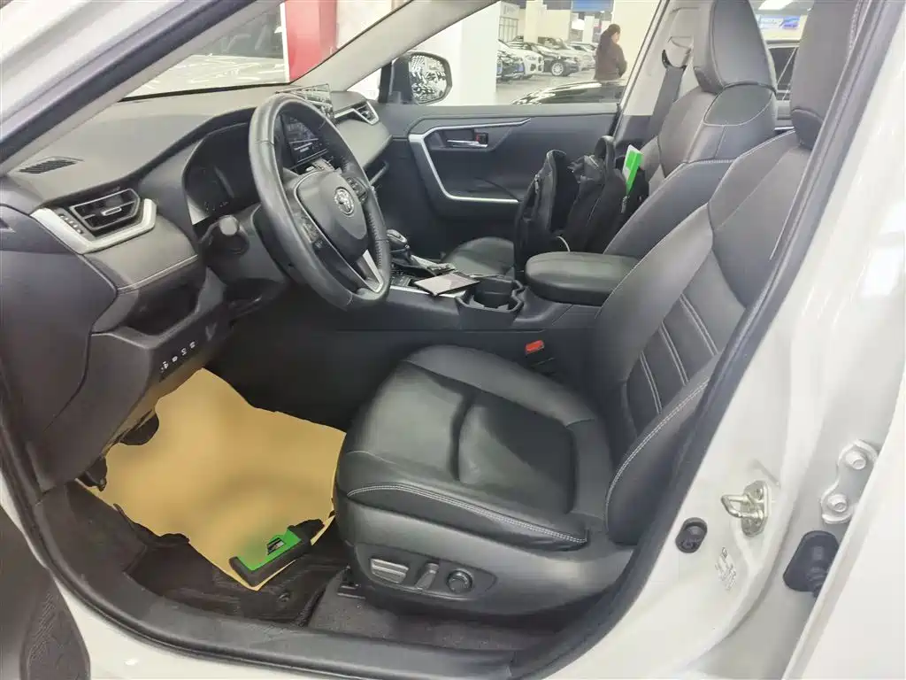 Toyota RAV4 Rongfang 2023 2.0L CVT FWD Style Plus Edition фото 11