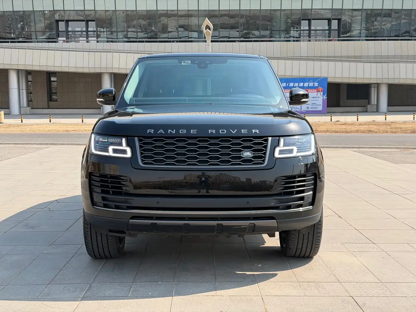 Land Rover Range Rover 2022 3.0 L6 360PS Golden Age Edition фото 2
