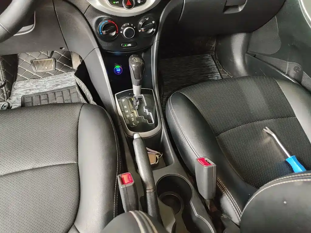 Hyundai Reina 2015 2014 Model 1.6L Automatic TOP
