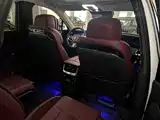 Фото 13 - Hongqi E-HS9