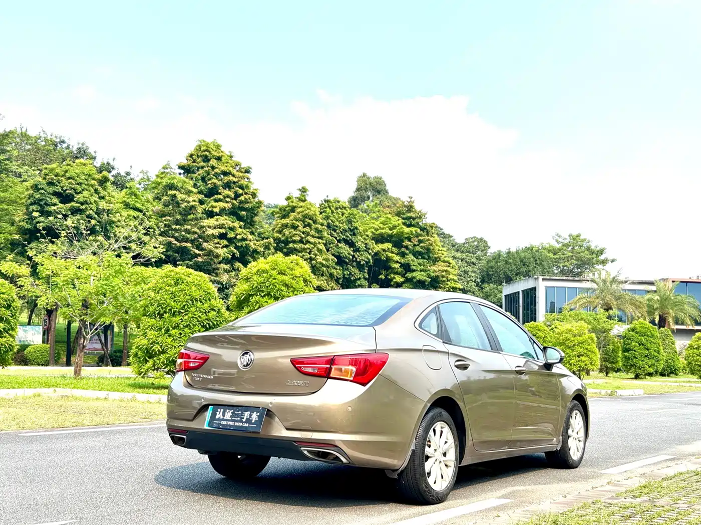 Buick Verano 2016 2015 Sedan 20T Dual-clutch Leading