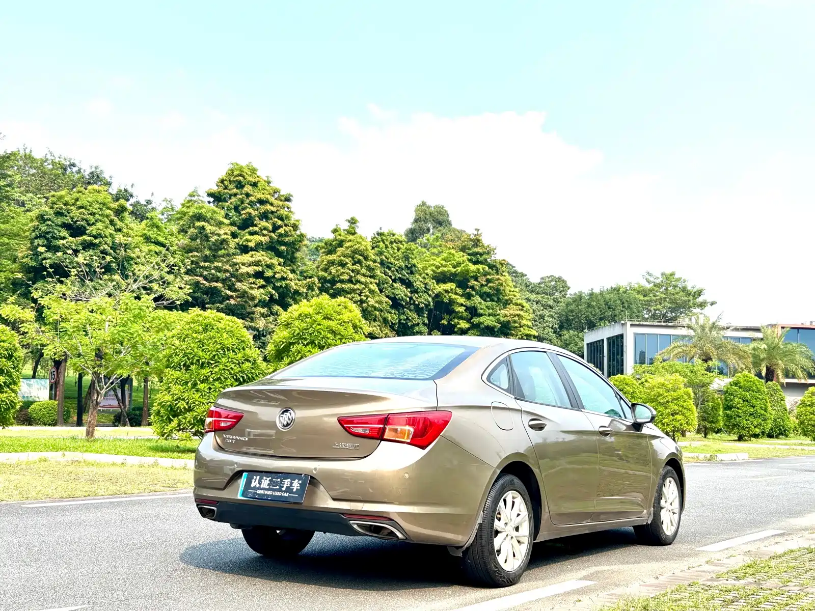 صورة 6 - Buick Verano