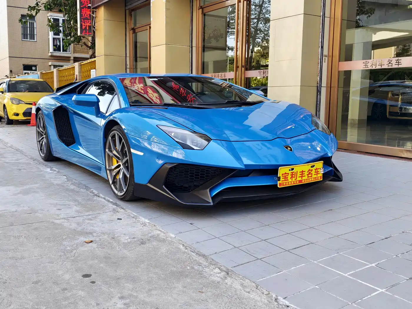 Lamborghini Aventador 2011 LP 700-4 фото 14