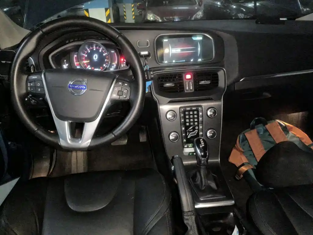 Фото 6 - Volvo V40