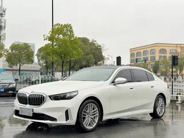 BMW 5 SERIES