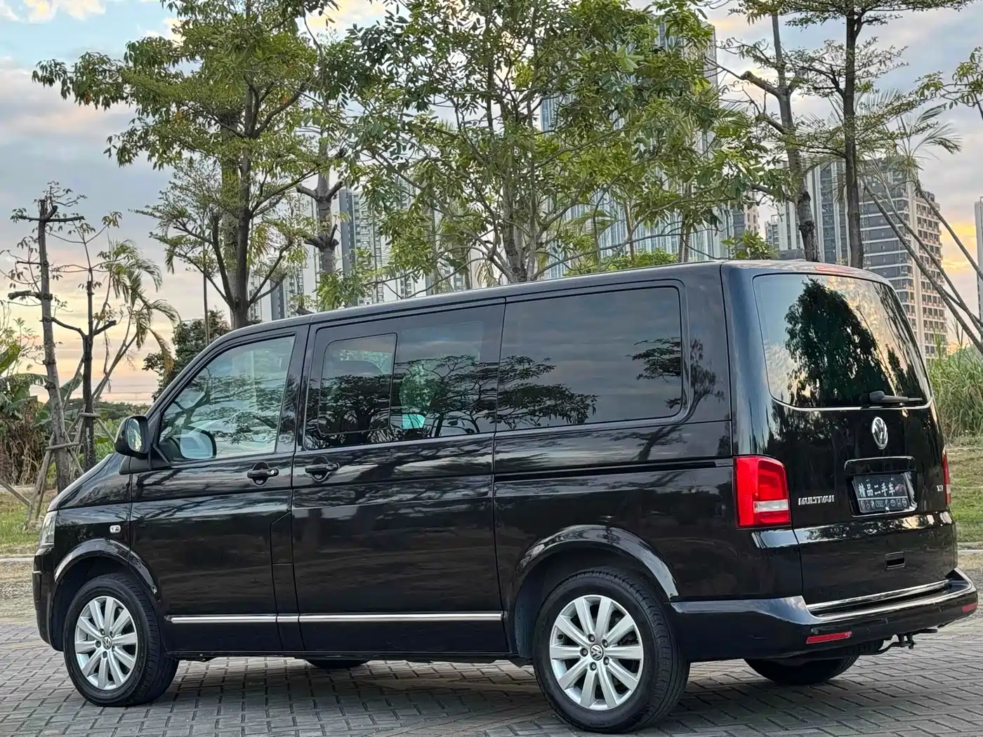 Volkswagen Multivan 2012 2.0TSI 2WD Business Edition фото 5