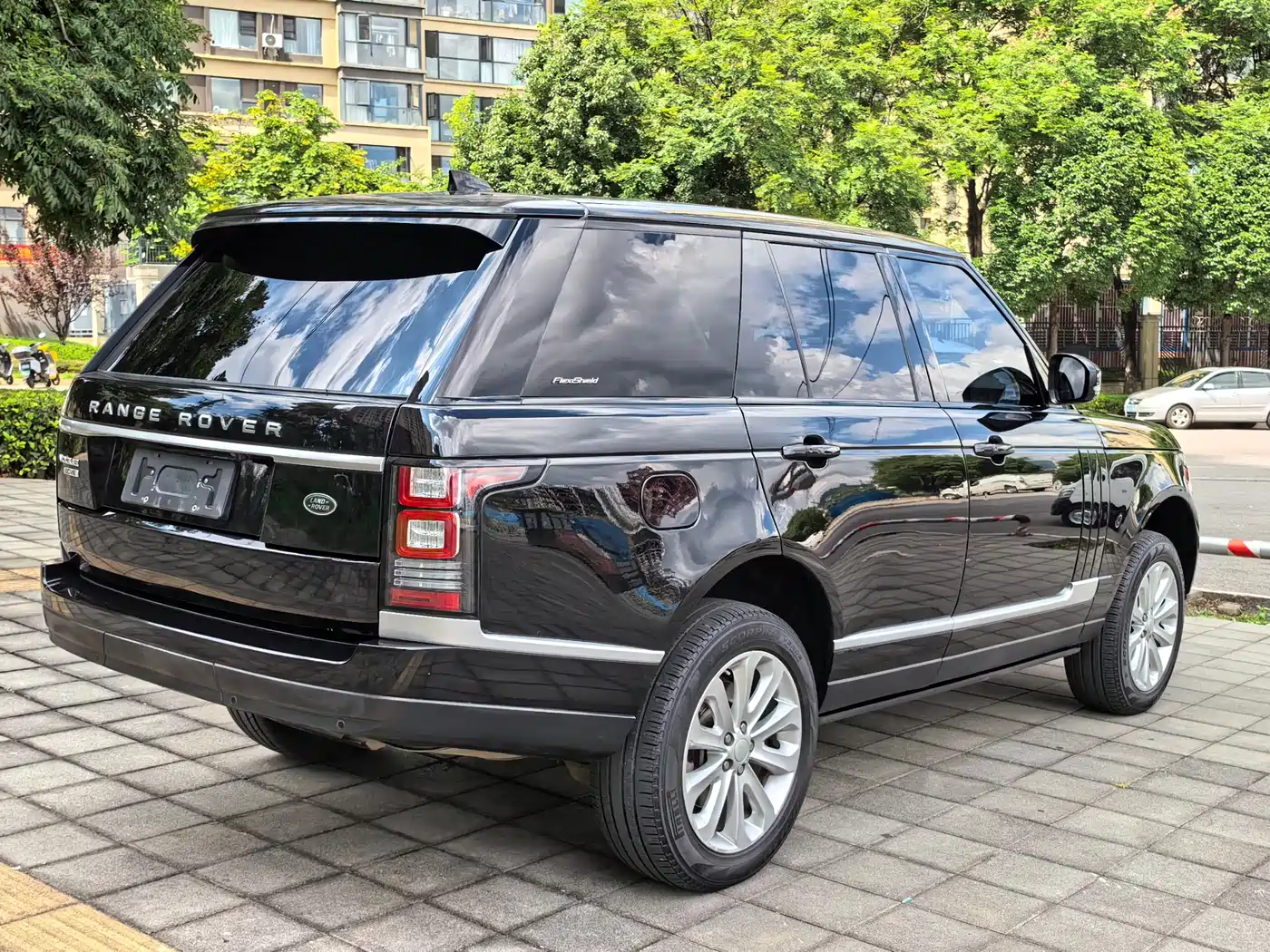 Land Rover Range Rover 2017 3.0 SC V6 Golden Age Edition фото 12