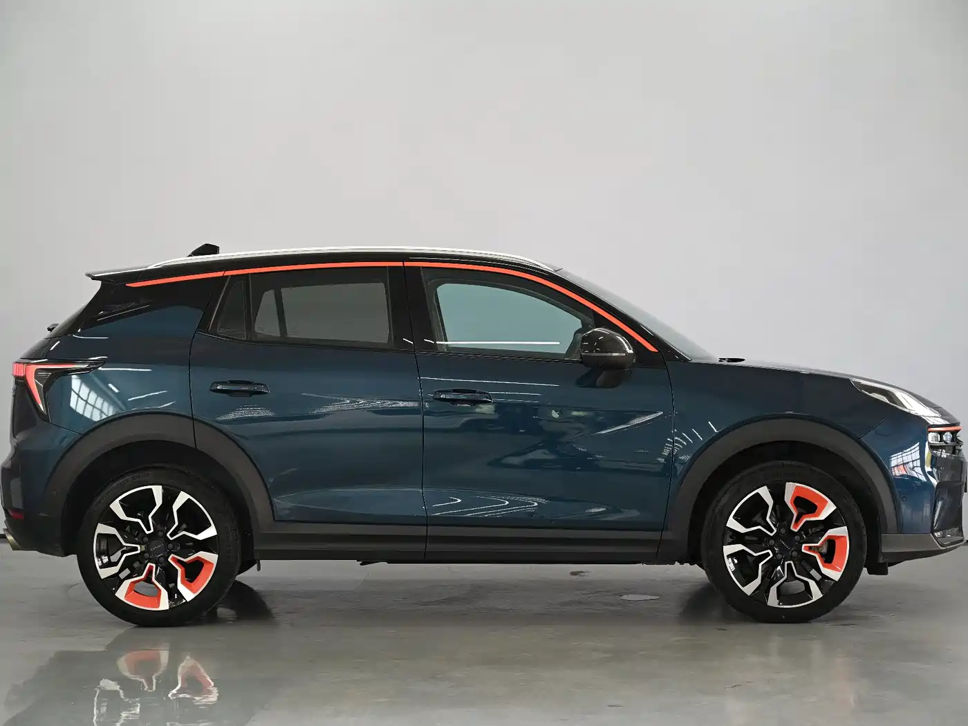 Lynk & Co 06 2020 1.5T Halo фото 8