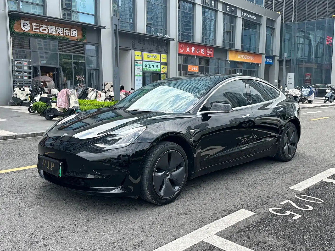 TESLA MODEL 3