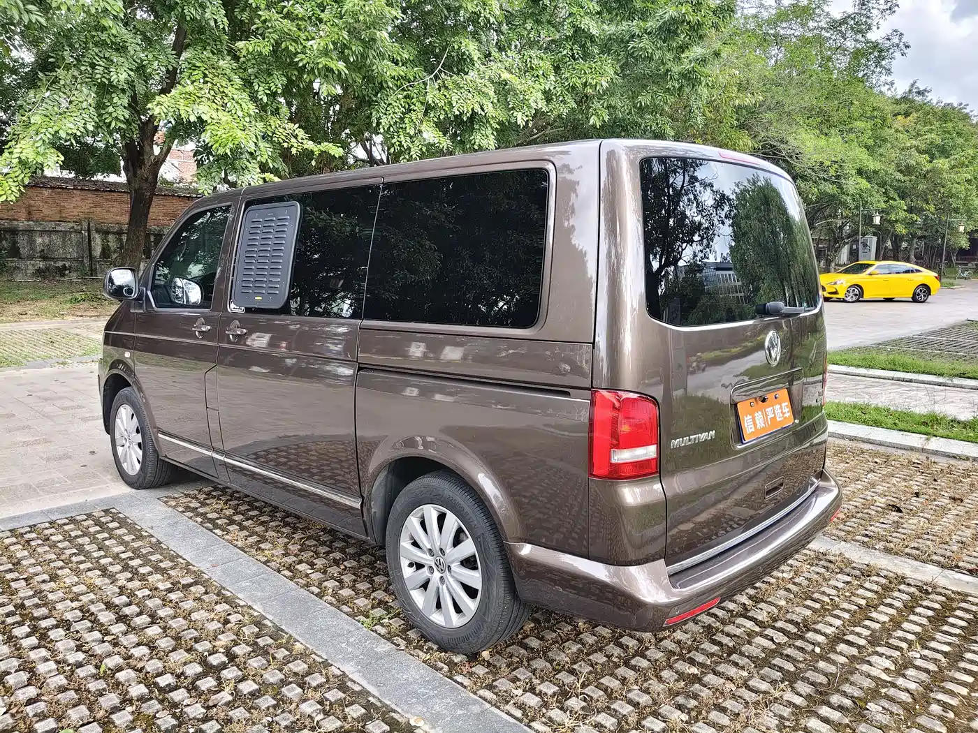 Volkswagen Multivan 2012 2.0TSI 2WD Luxury Edition фото 8