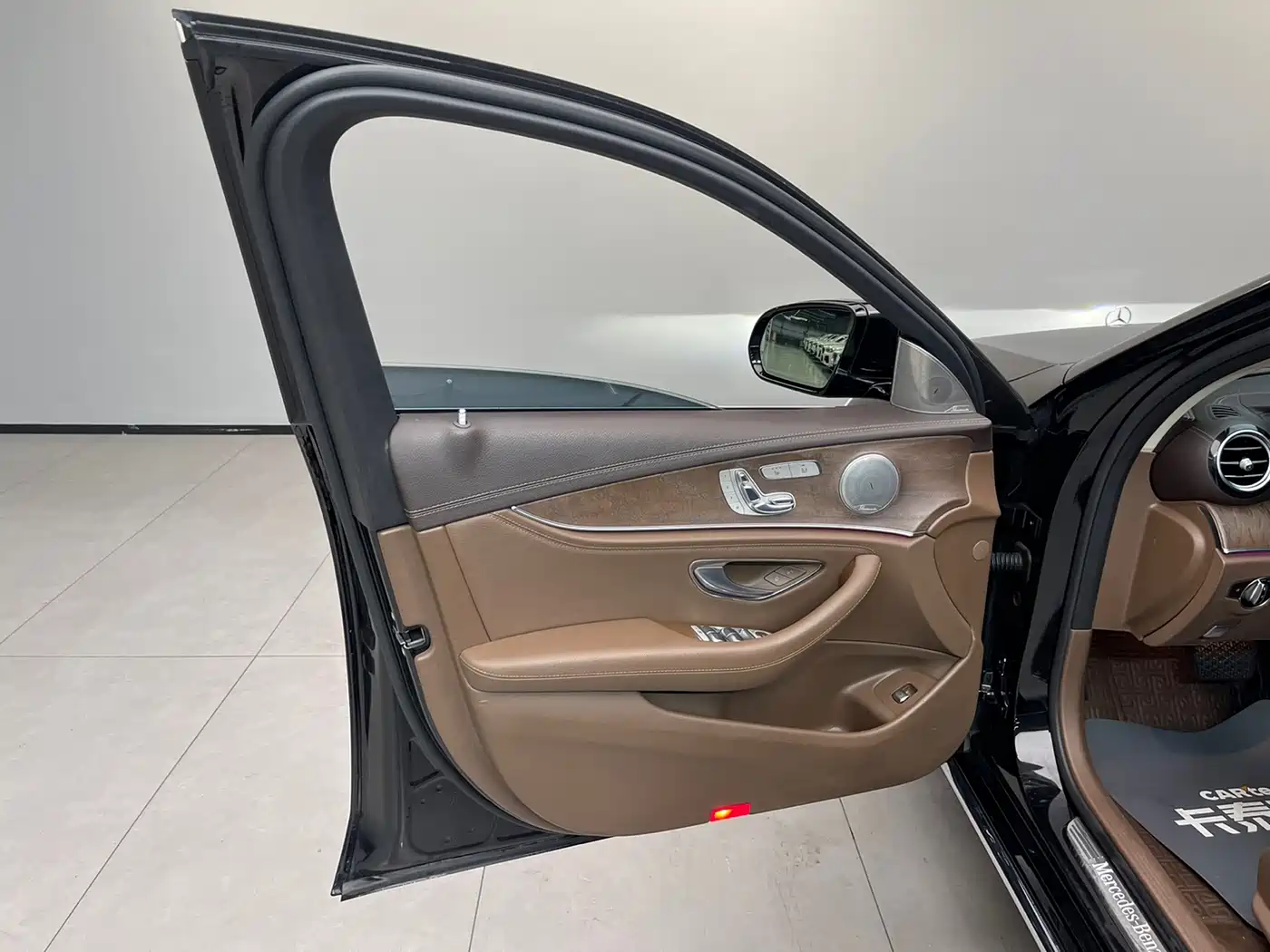 Mercedes-Benz E-Class 2017 E 300 L Luxury фото 26