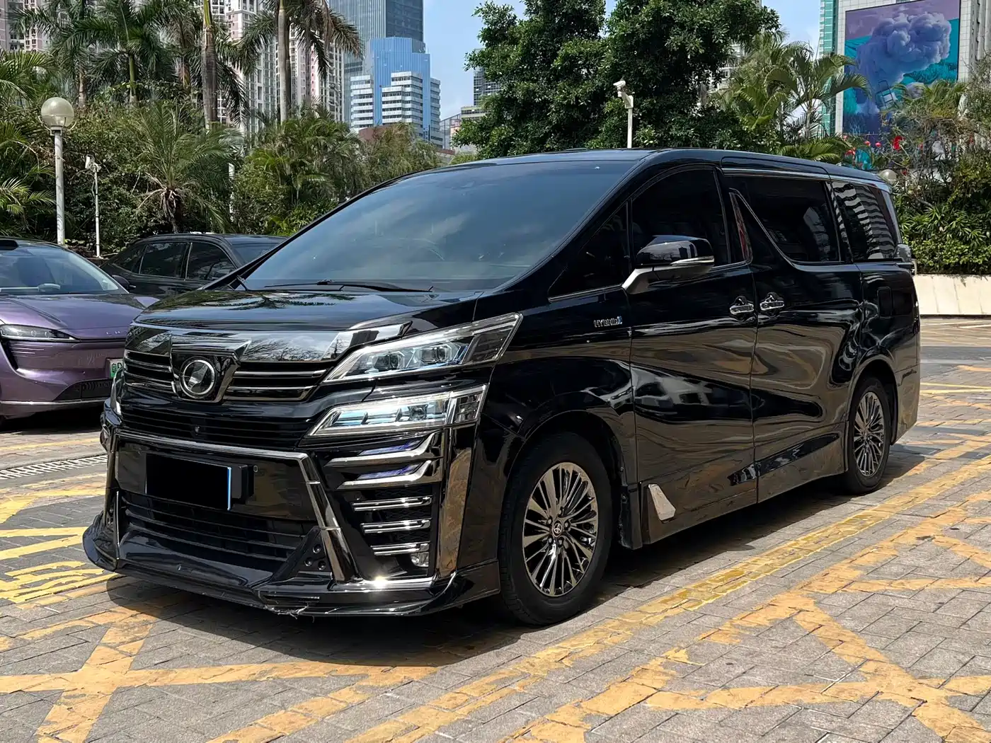 Toyota Vellfire 2019 Hybrid 2.5L HV Premium Edition фото 3