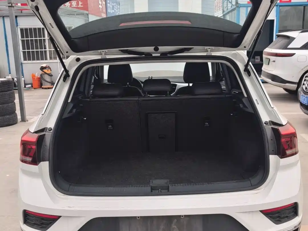 VOLKSWAGEN T ROC EXPLORING SONGS