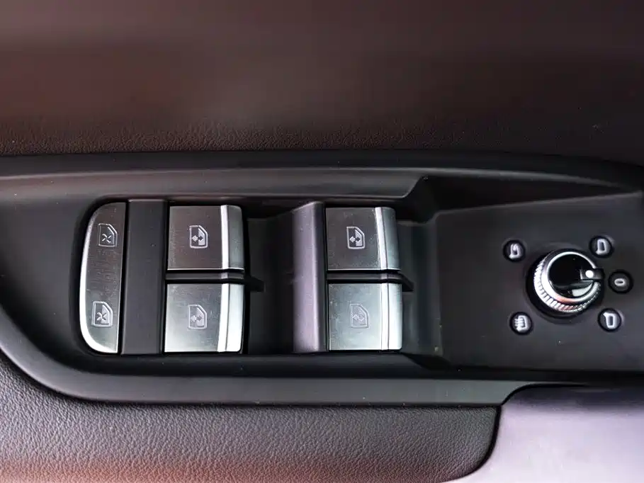 Audi Q5L 2025 40 TFSI Luxury Dynamic фото 16