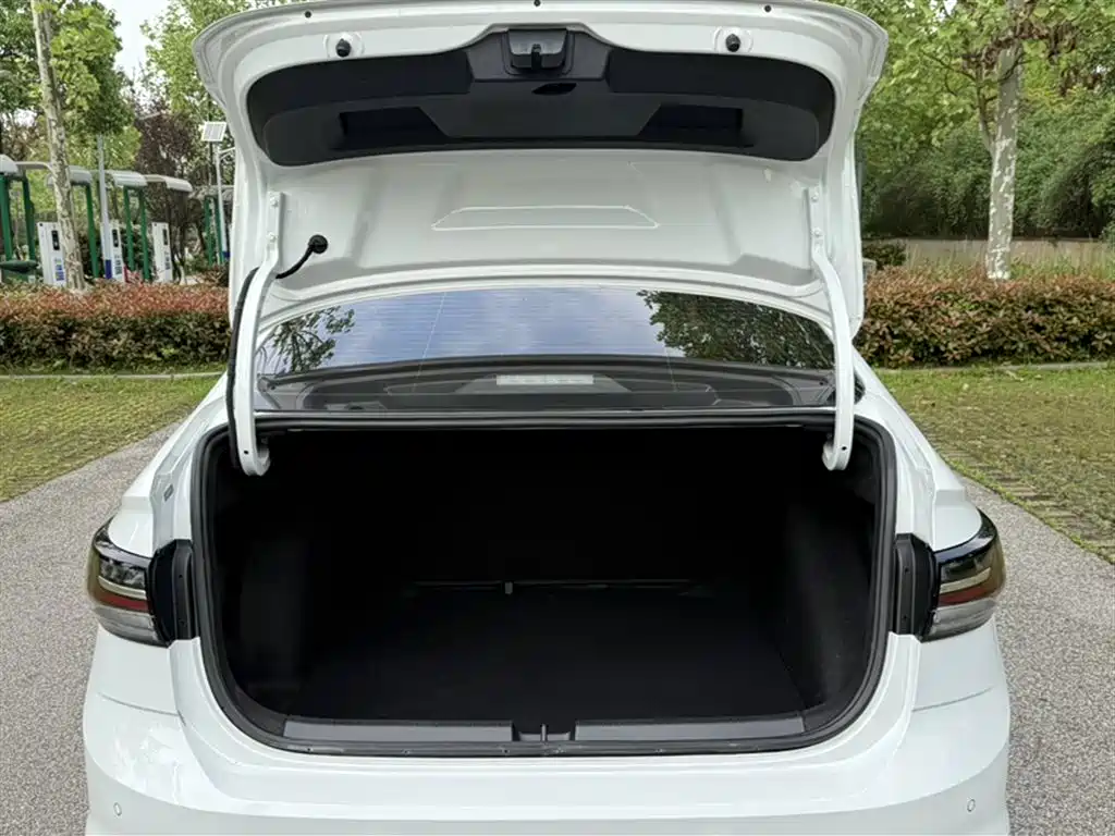 Volkswagen Lavida 2023 New Sharp 1.5L Auto Premium Edition фото 4