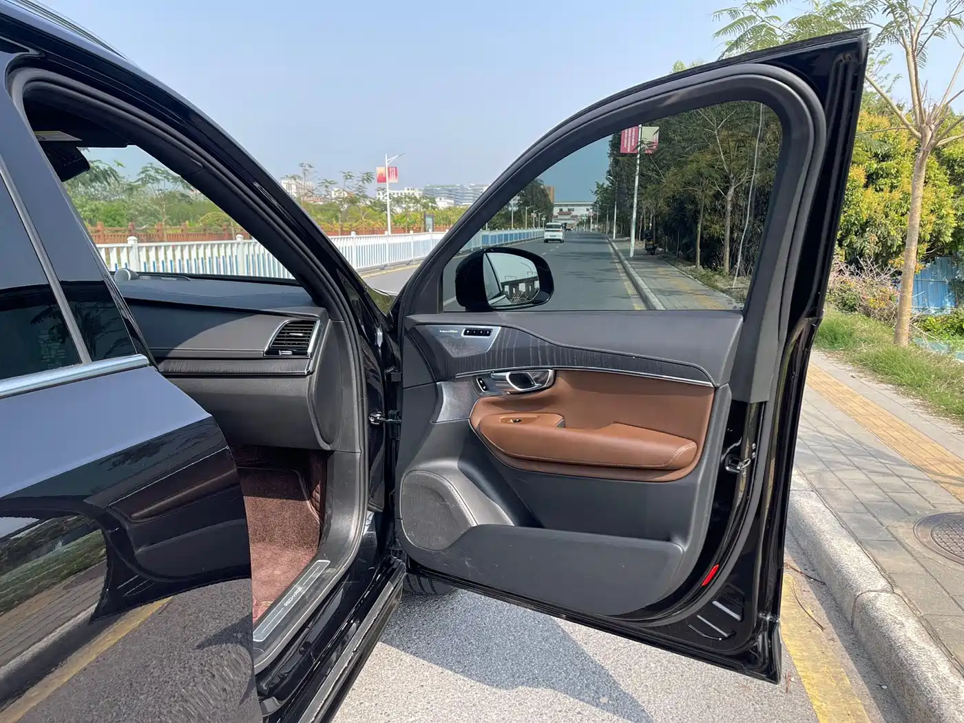 Volvo XC90 Plug-in Hybrid 2022 2022 Facelift E-Drive Hybrid T8 Intelligent Premium Luxury 7-Seater