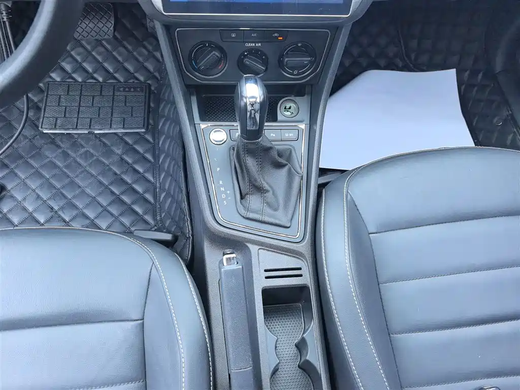Volkswagen Lavida 2017 1.6L Automatic Comfort Edition фото 14