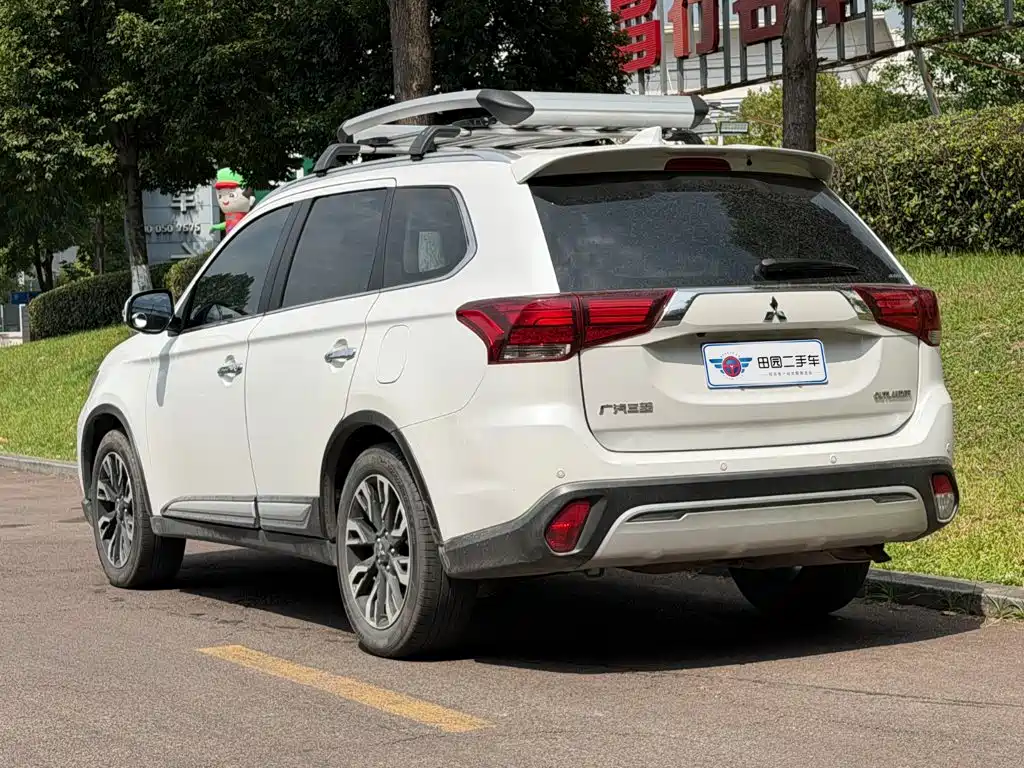 Mitsubishi Outlander 2021 2020 2.4L 4WD Luxury 7-seater