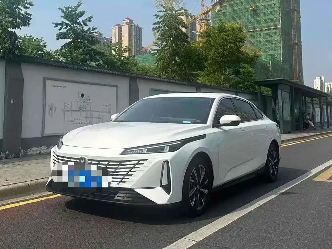 Фото 1 - Changan Eado