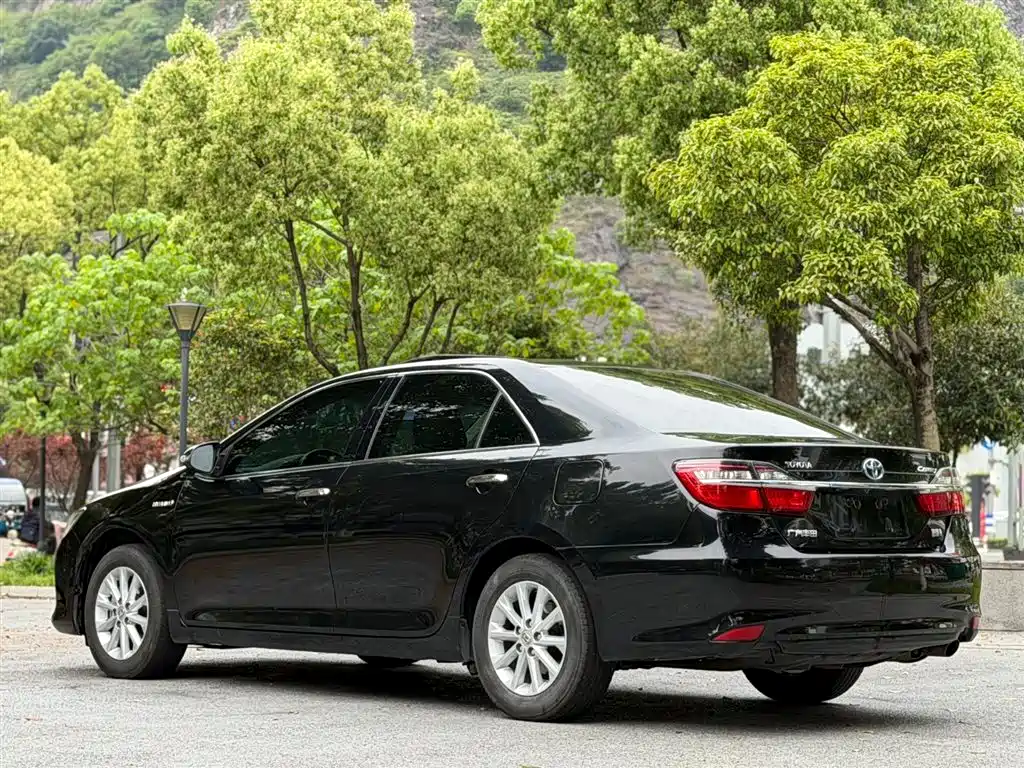 Toyota Camry 2016 Hybrid 2.5HG 10th Anniversary Luxury Navigation Edition фото 4