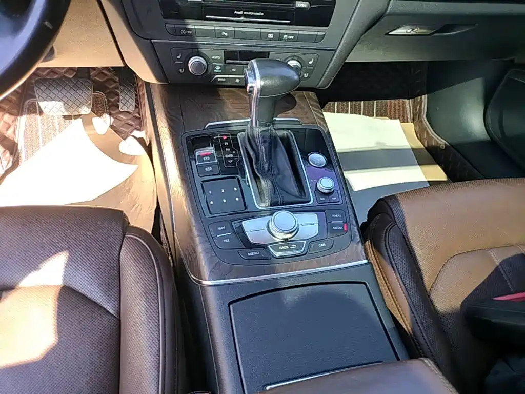 Фото 14 - Audi A6L
