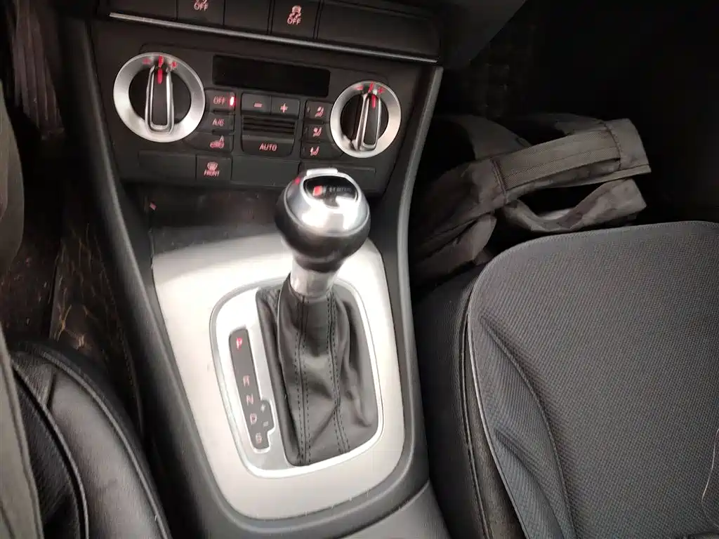 Audi Q3 2015 35 TFSI Millionth Anniversary Intelligent Leader фото 14