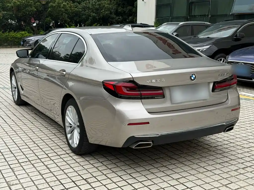 Photo 25 - BMW 5 Series
