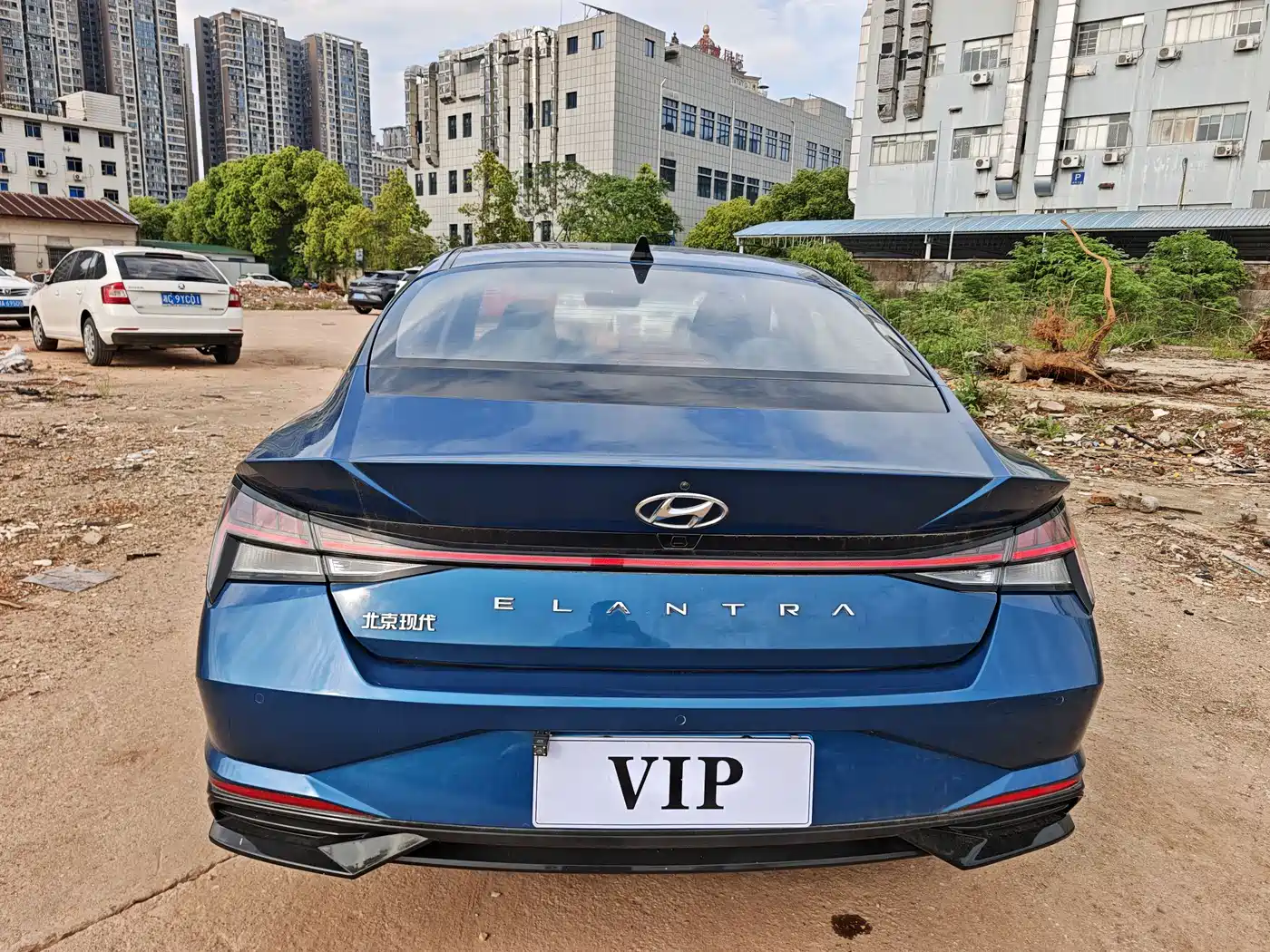 Hyundai Elantra 2021 1.5L CVT LUX Premium Edition фото 8
