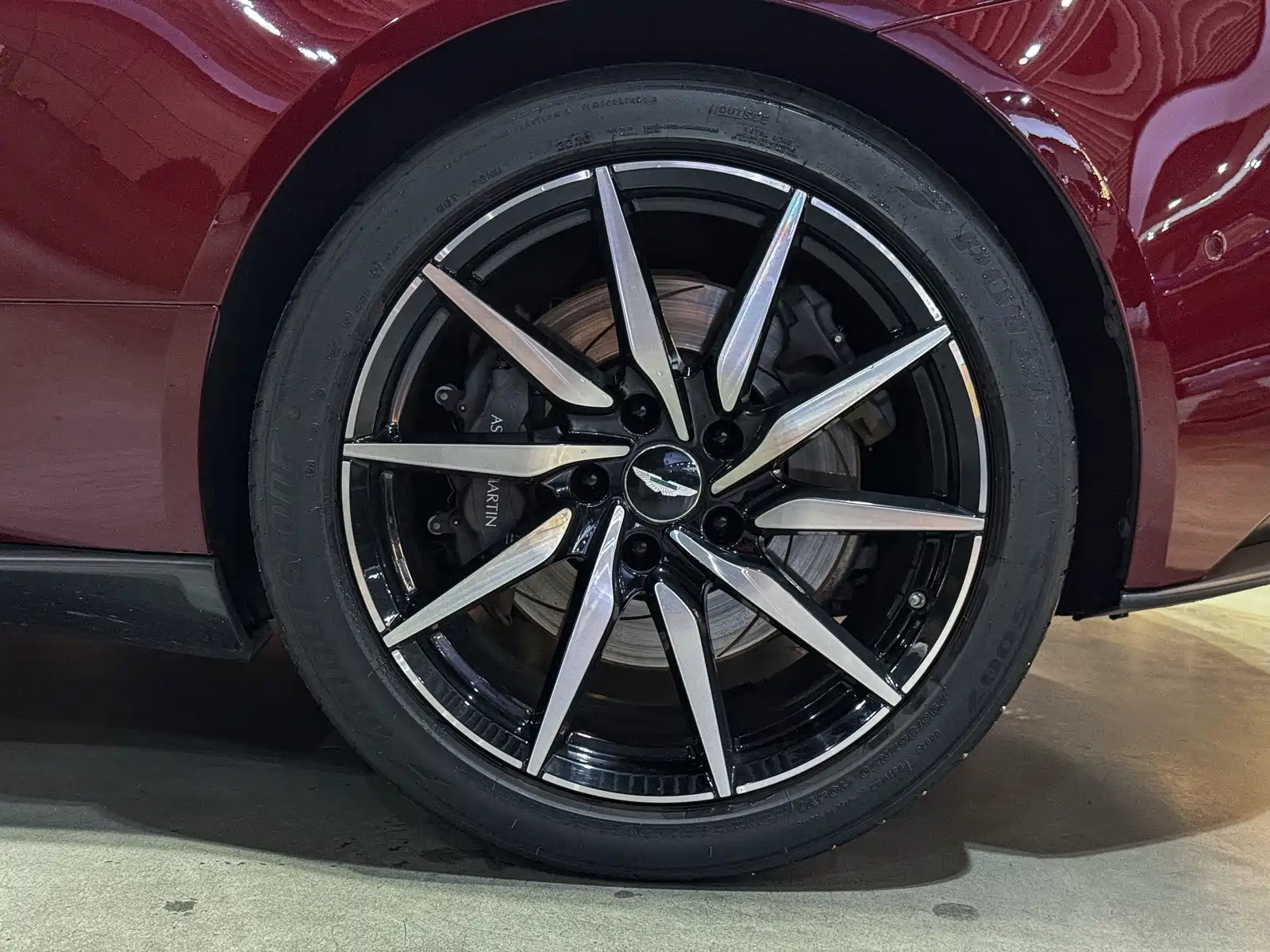 Фото 7 - Aston Martin DB11