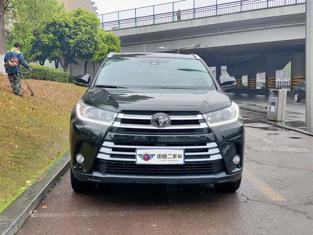 TOYOTA HIGHLANDER