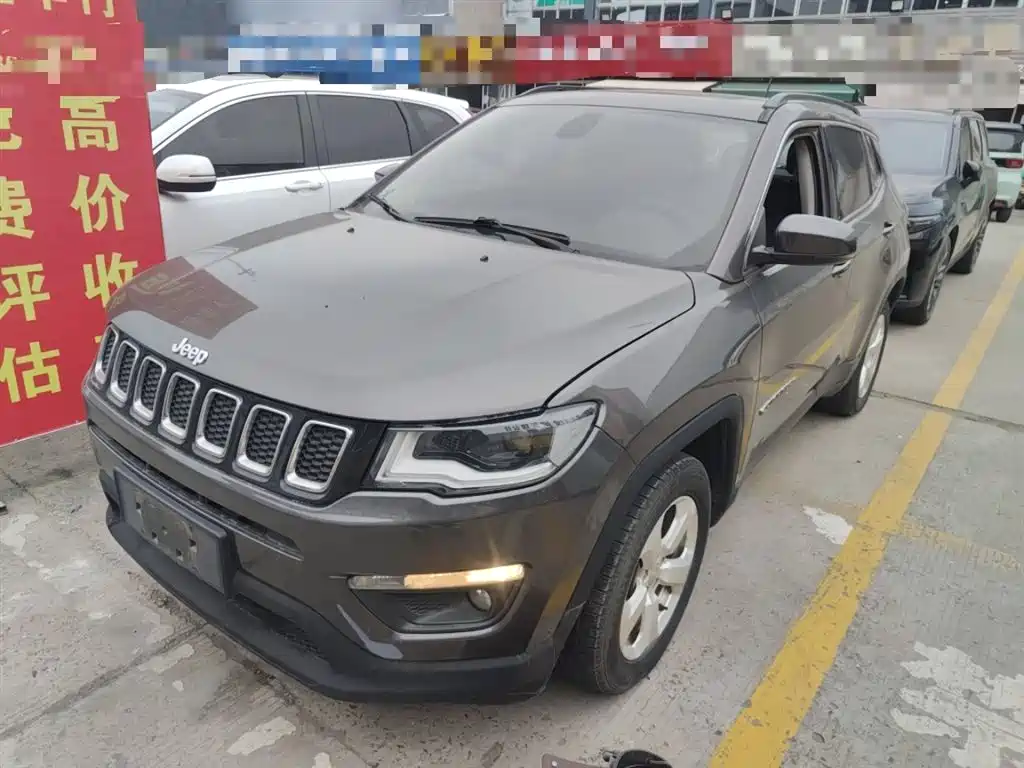 Фото 2 - Jeep Compass