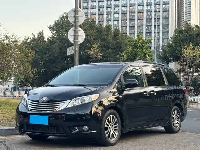 TOYOTA SIENNA