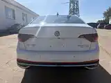 Фото 8 - Volkswagen Sagitar
