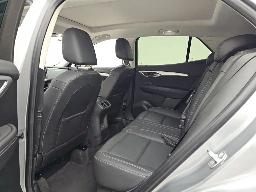 Photo 12 - Buick Envision S