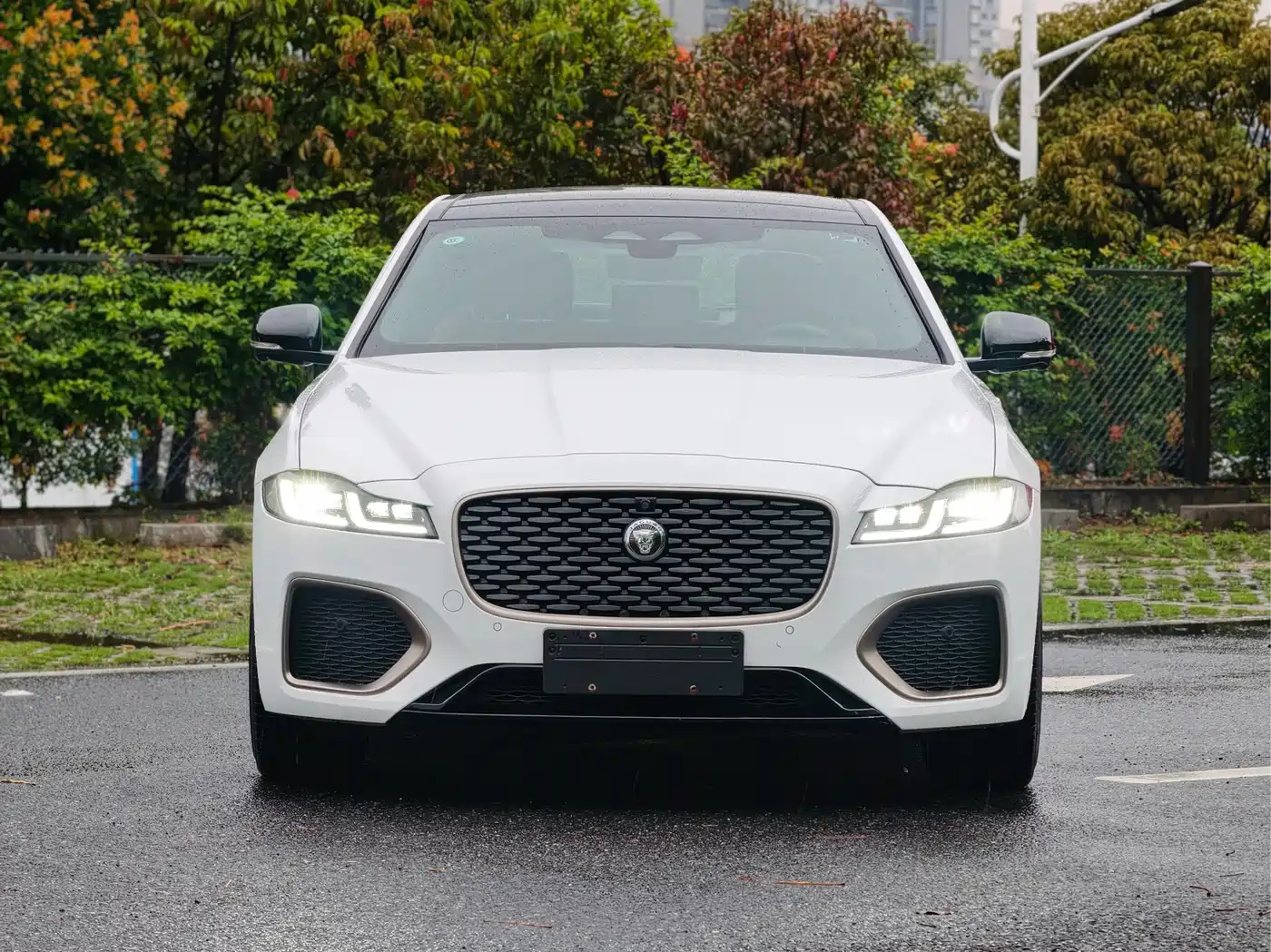 Jaguar XFL 2024 2.0T P300 AWD Flagship Sport Gilded Edition фото 2