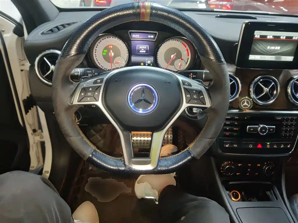 Mercedes-Benz GLA 2015 GLA 260 4MATIC Sport фото 11