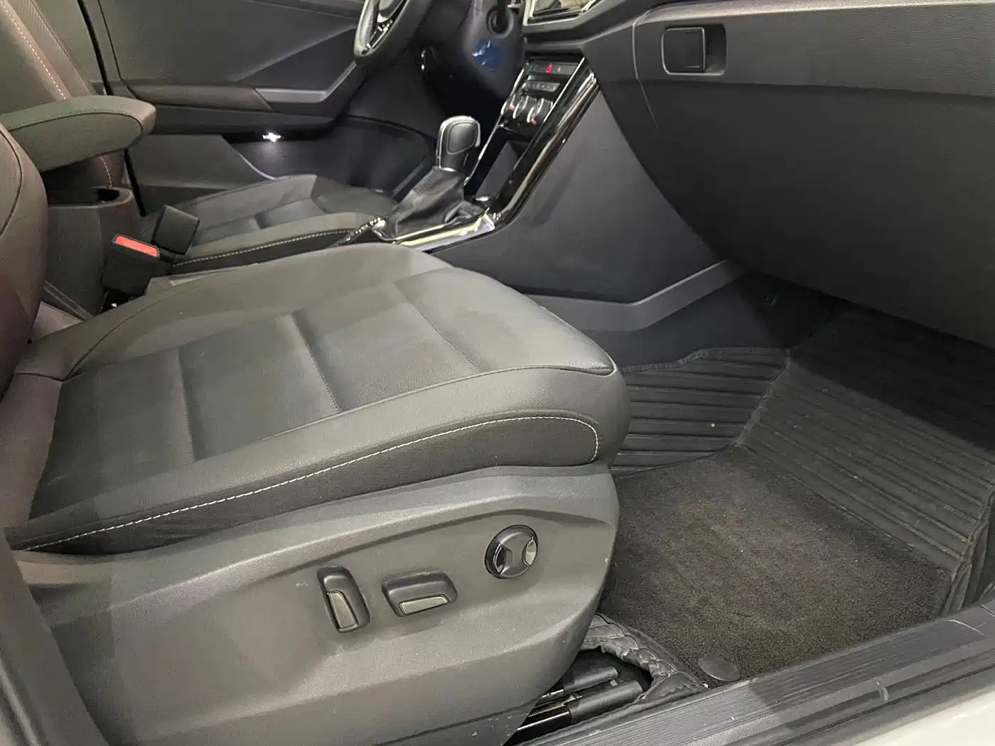 VOLKSWAGEN T ROC EXPLORING SONGS