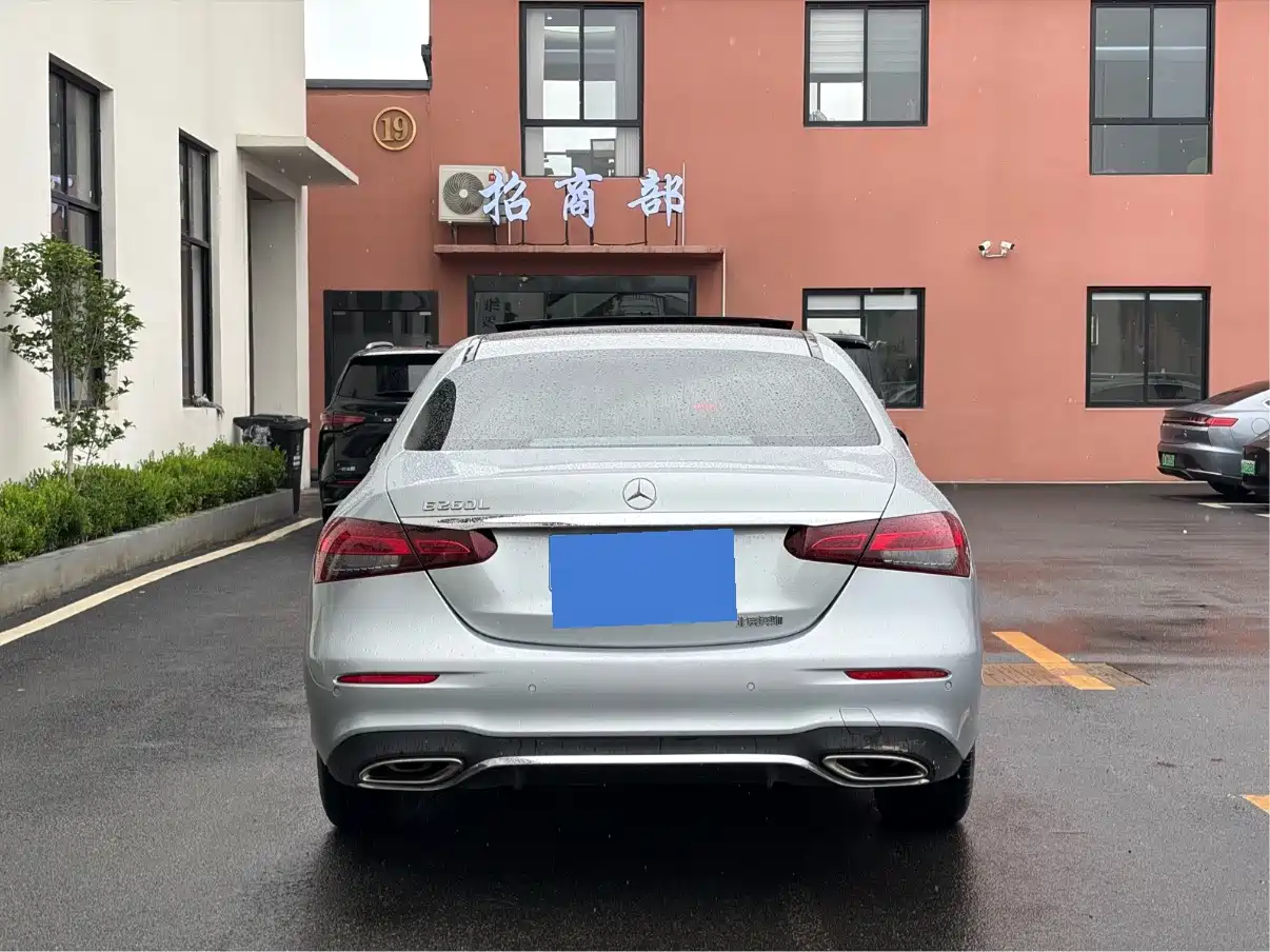 Фото 8 - Mercedes-Benz E-Class