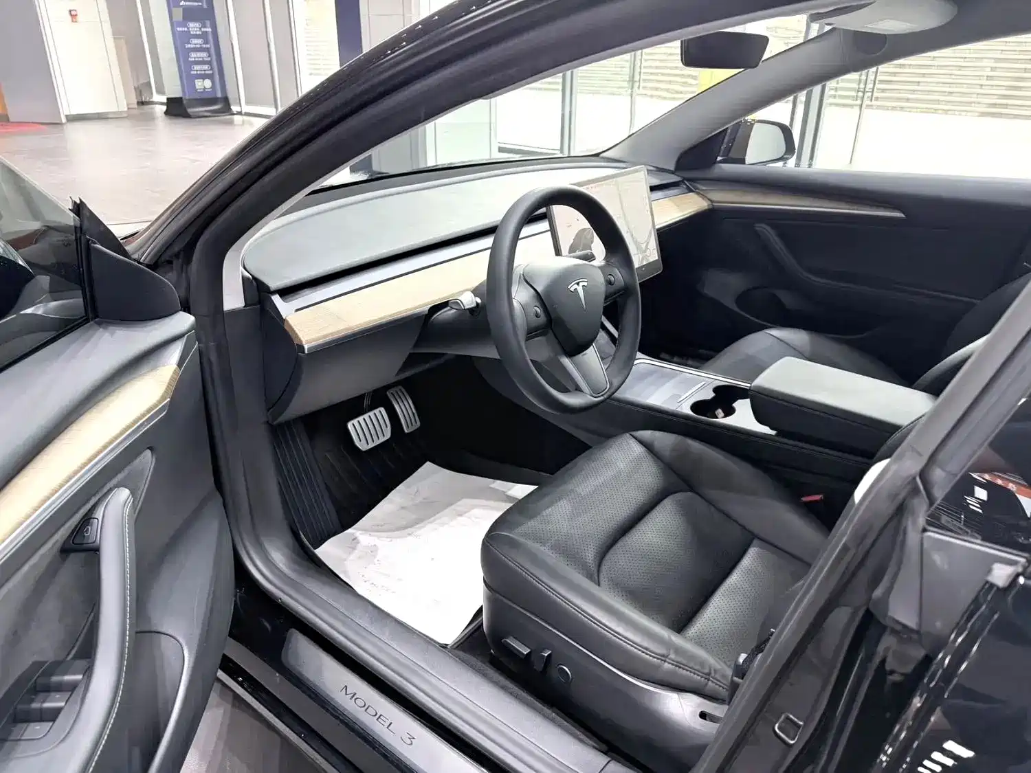 Фото 3 - Tesla Model 3
