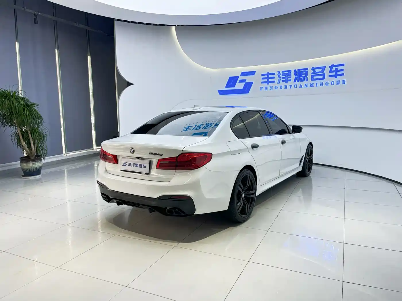 BMW 5 Series 2018 530Li Premium M Sport Package фото 4