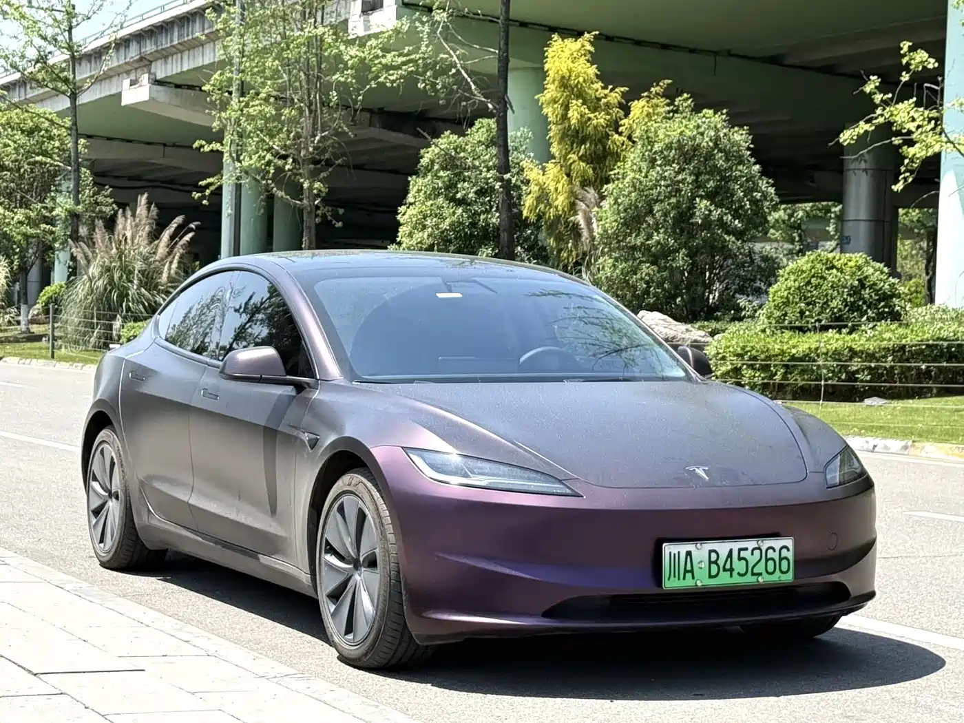 TESLA MODEL 3
