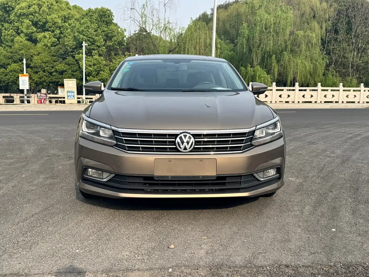 Volkswagen Passat 2016 280TSI DSG Honor Edition фото 2
