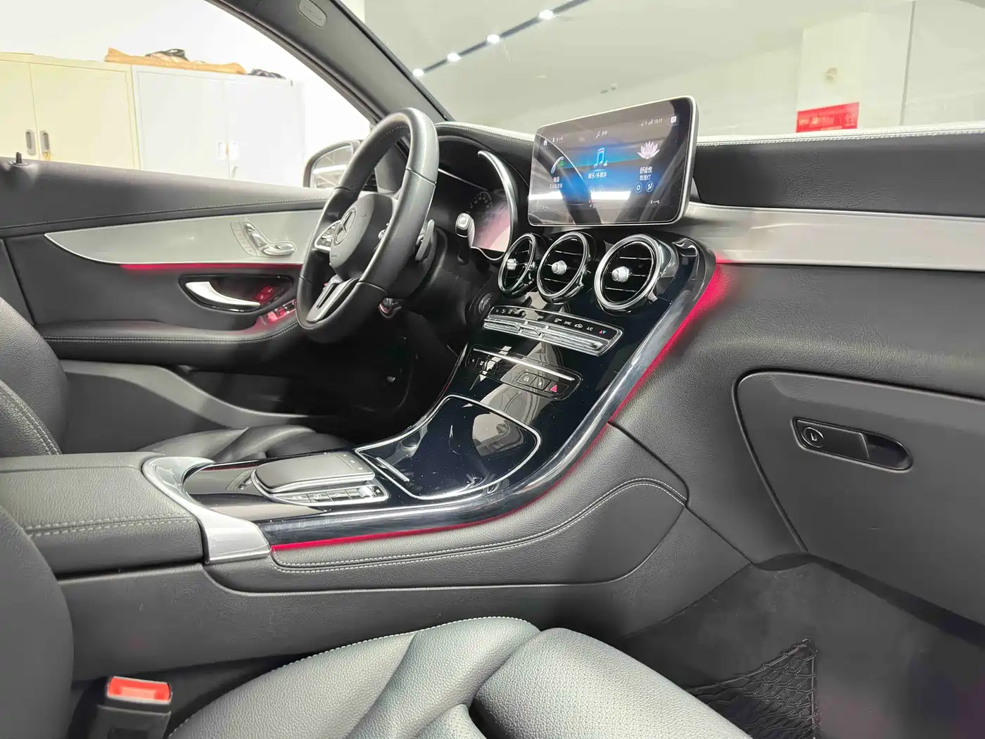Mercedes-Benz GLC Coupe 2020 GLC 260 4MATIC Coupe SUV фото 16